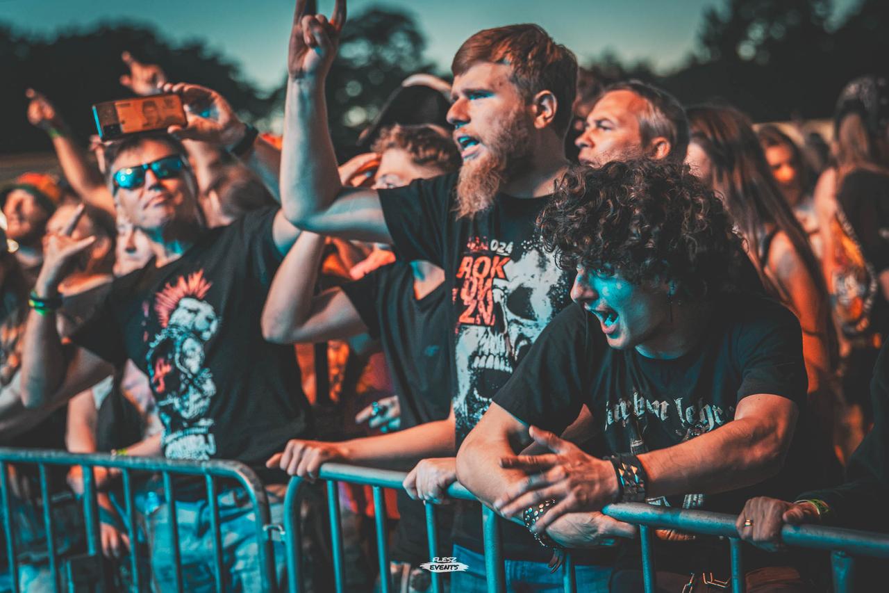 Publika na Zakręć Śmigłem Fest