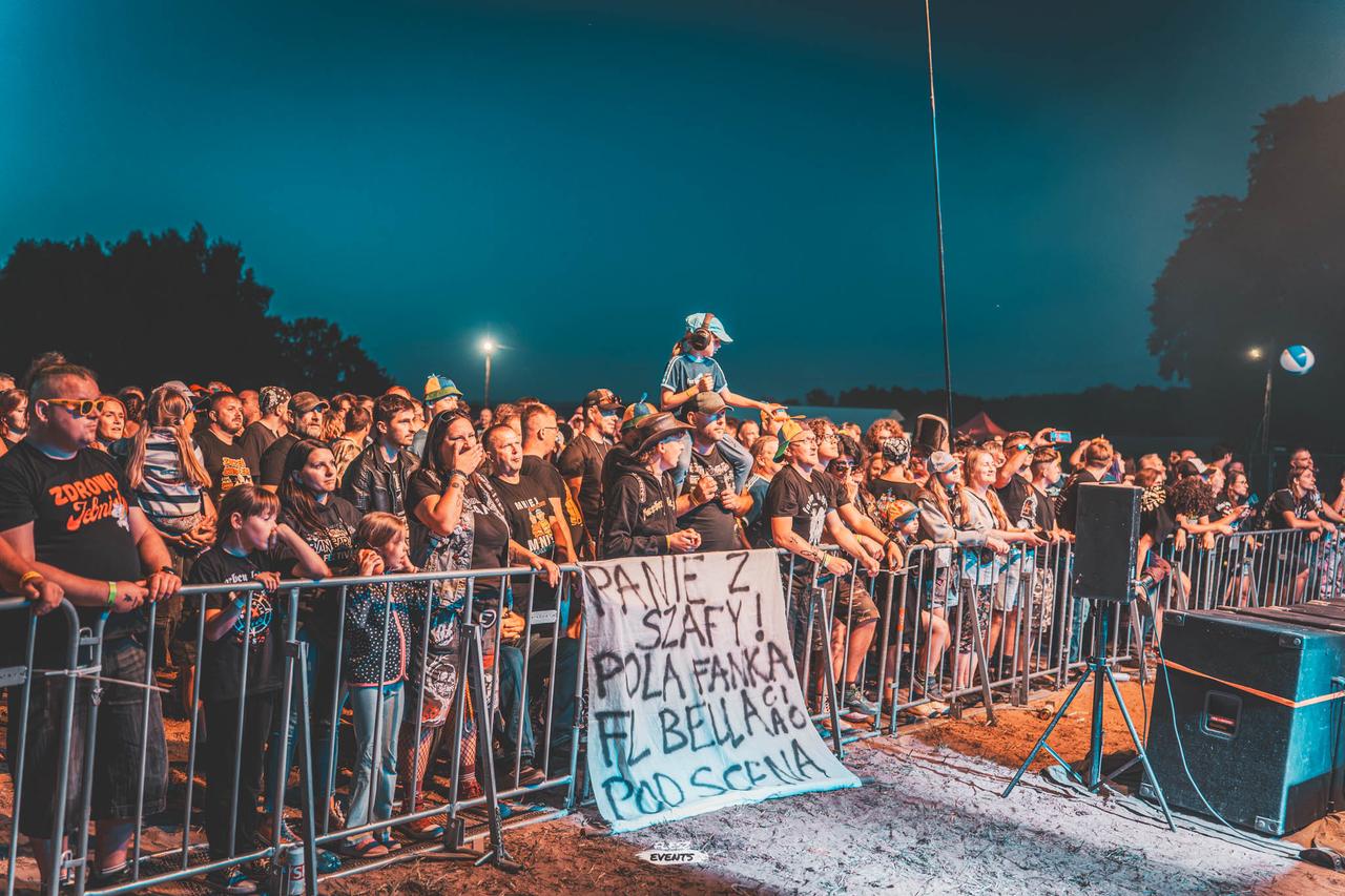 Publika na Zakręć Śmigłem Fest