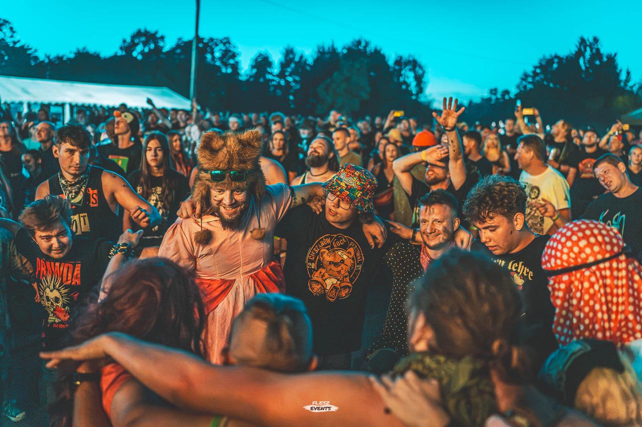 Publika na Zakręć Śmigłem Fest