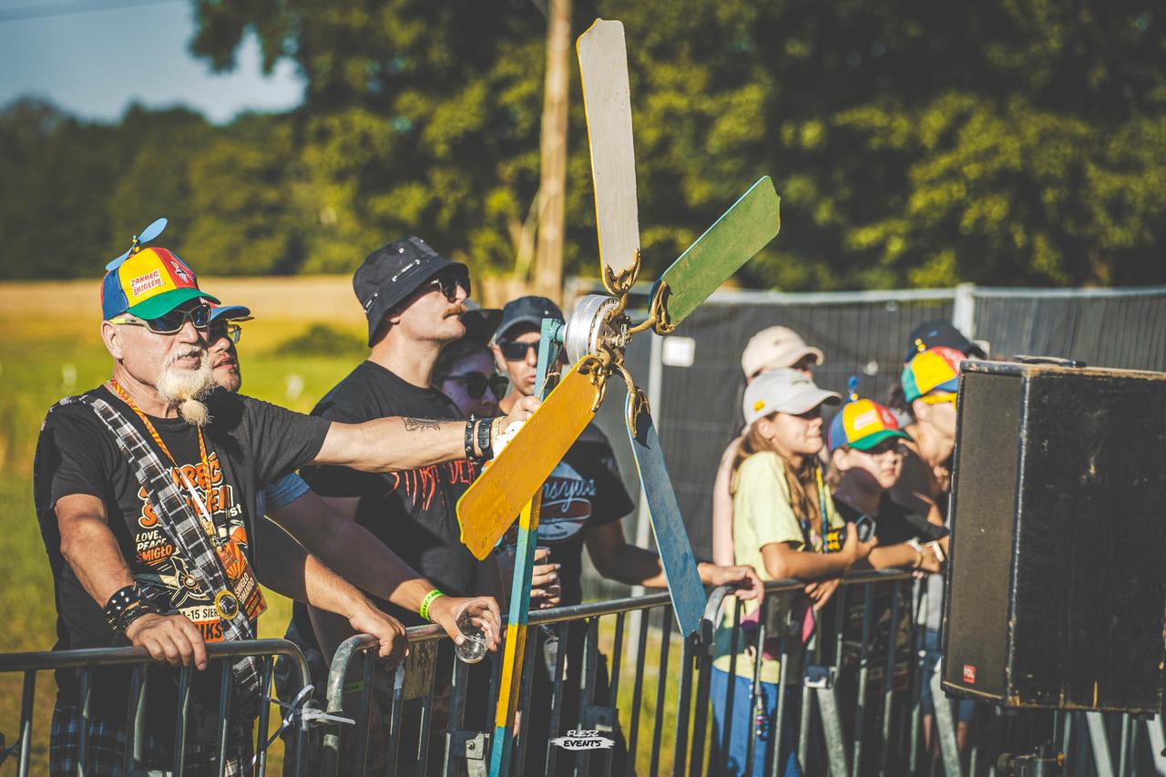 Publika na Zakręć Śmigłem Fest