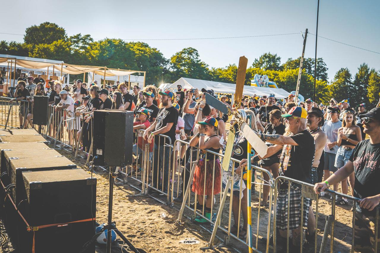 Publika na Zakręć Śmigłem Fest