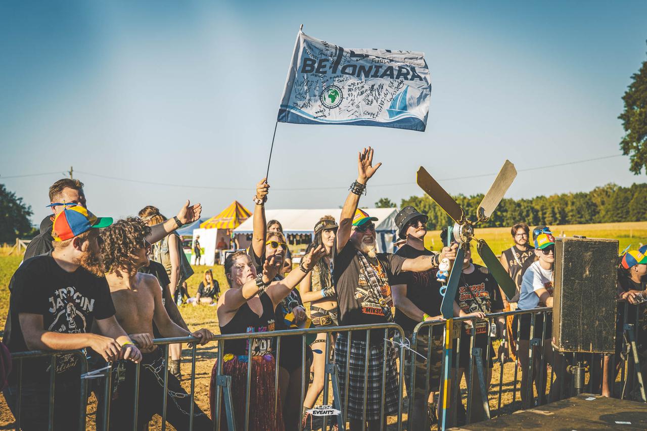 Publika na Zakręć Śmigłem Fest