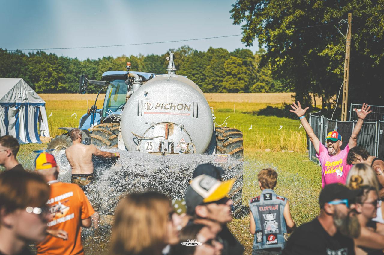 Publika na Zakręć Śmigłem Fest