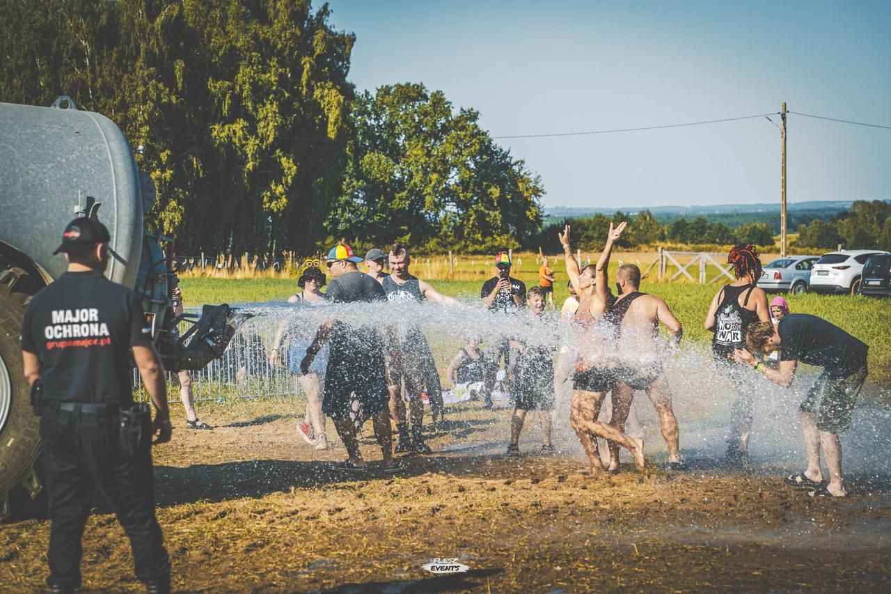Publika na Zakręć Śmigłem Fest