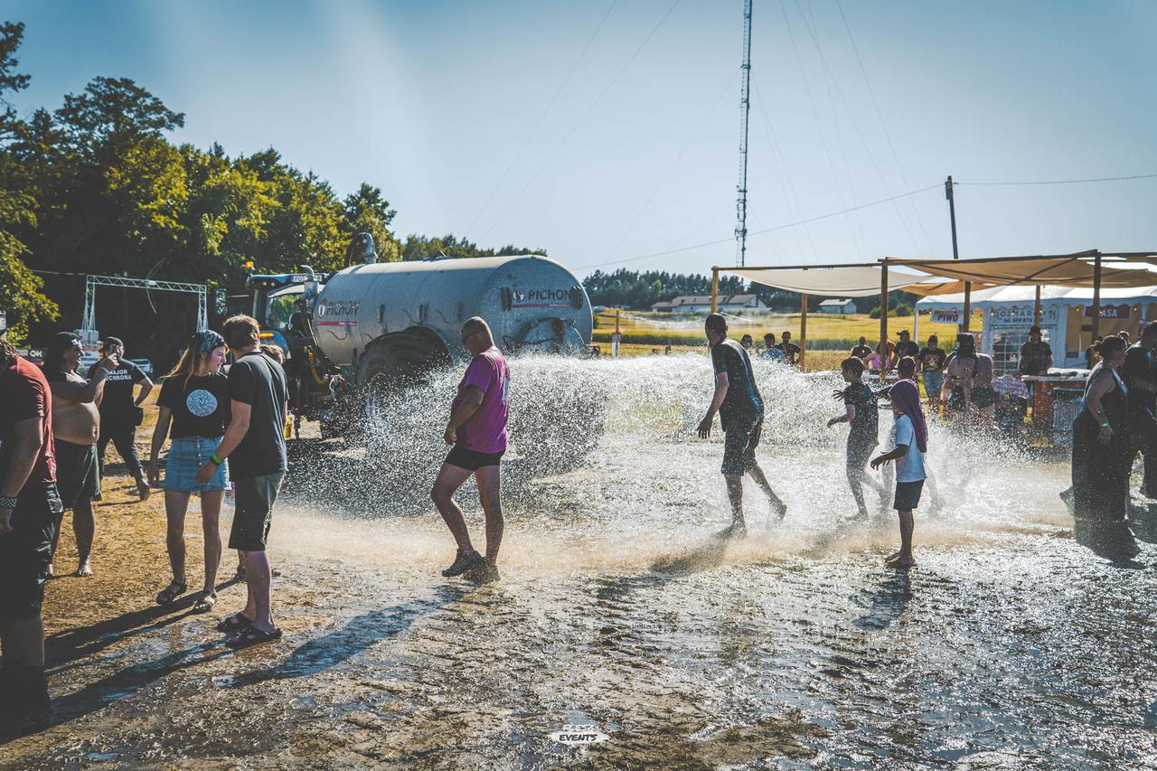 Publika na Zakręć Śmigłem Fest