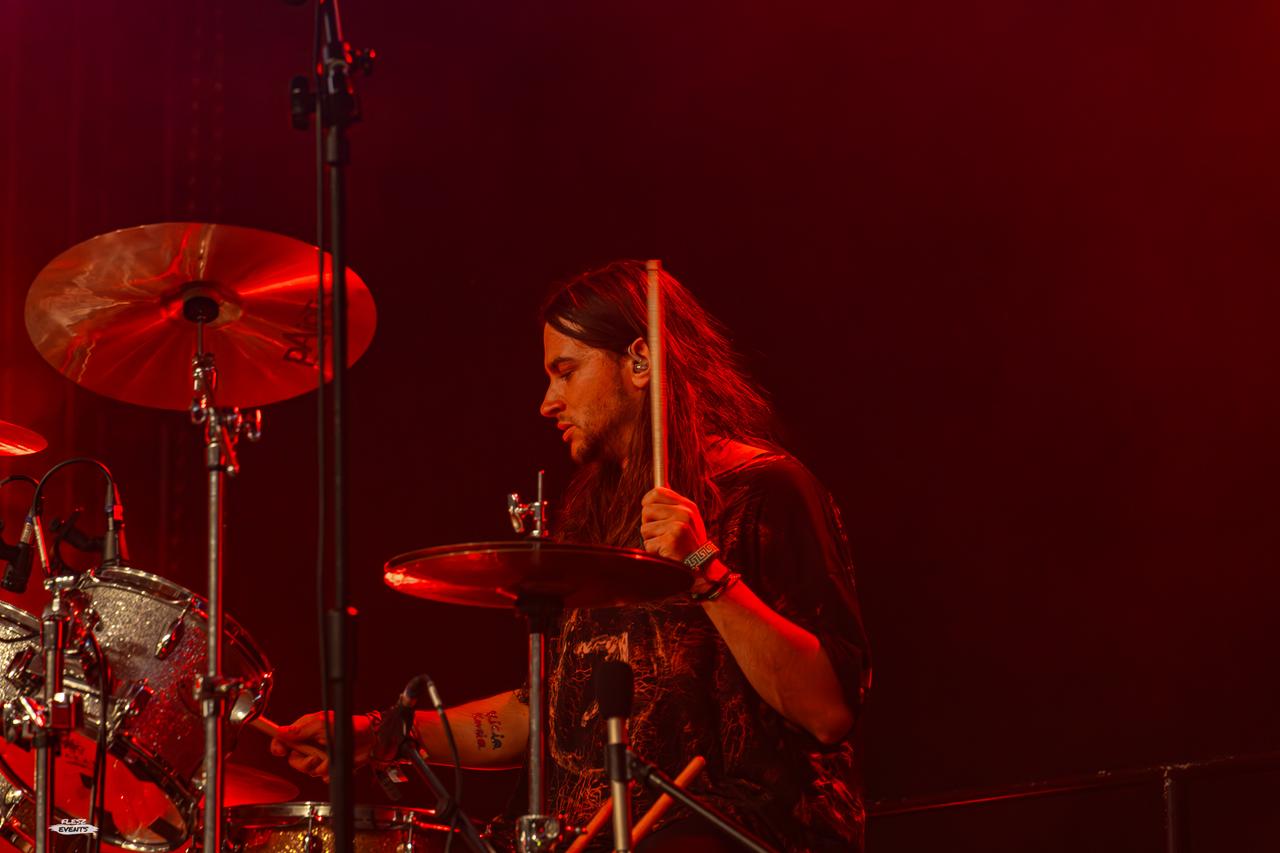 Stacja B.